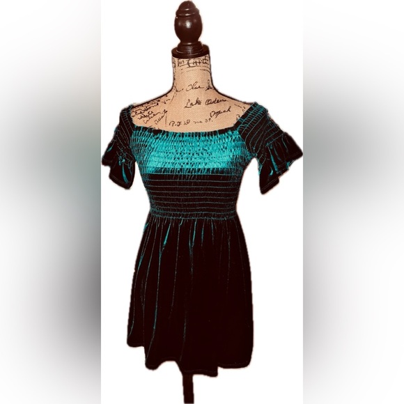 Urban Outfitters Emerald Green Velvet Smocked Mini Dress Tunic Off Shoulder S - Picture 1 of 6